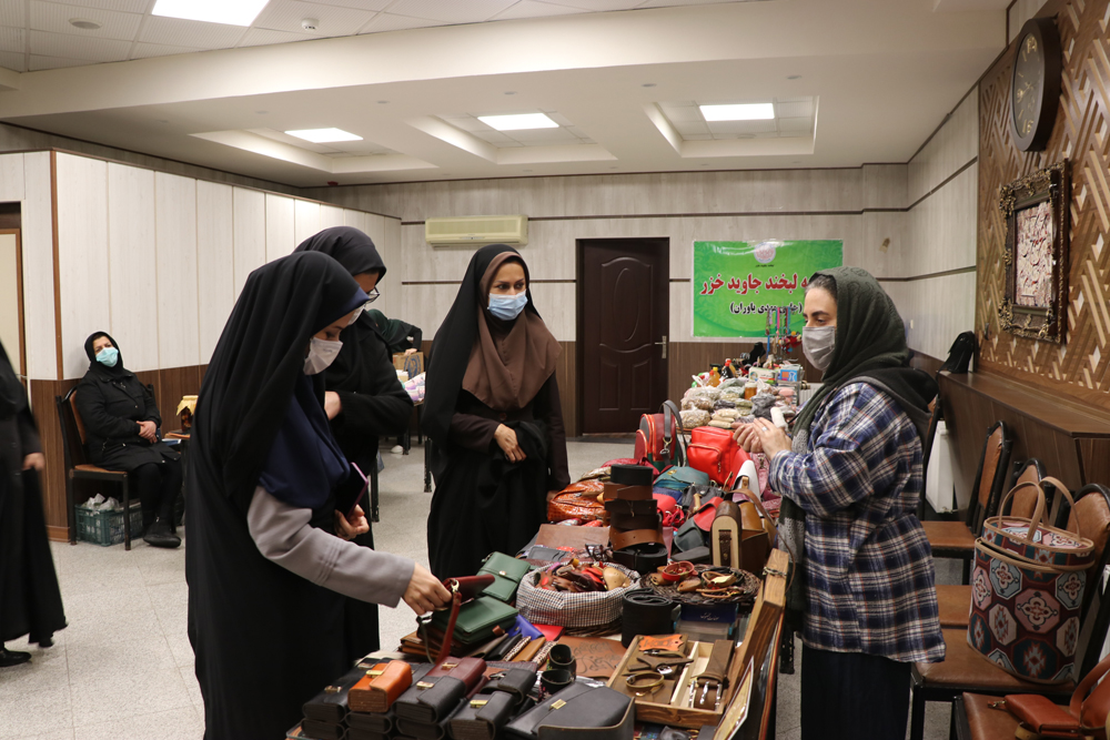 گزارش تصویری: برگزاری نمایشگاه دست سازه های زنان توانمند استان در شرکت گاز گیلان