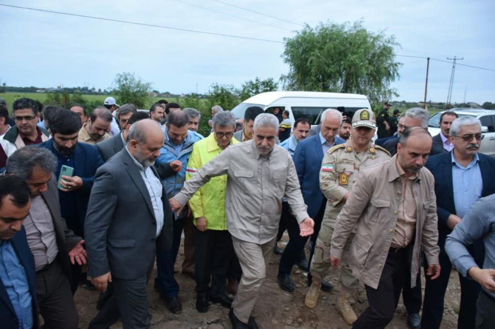 وزیر کشور و استاندار گیلان از مناطق سیل زده آستارا بازدید کردند