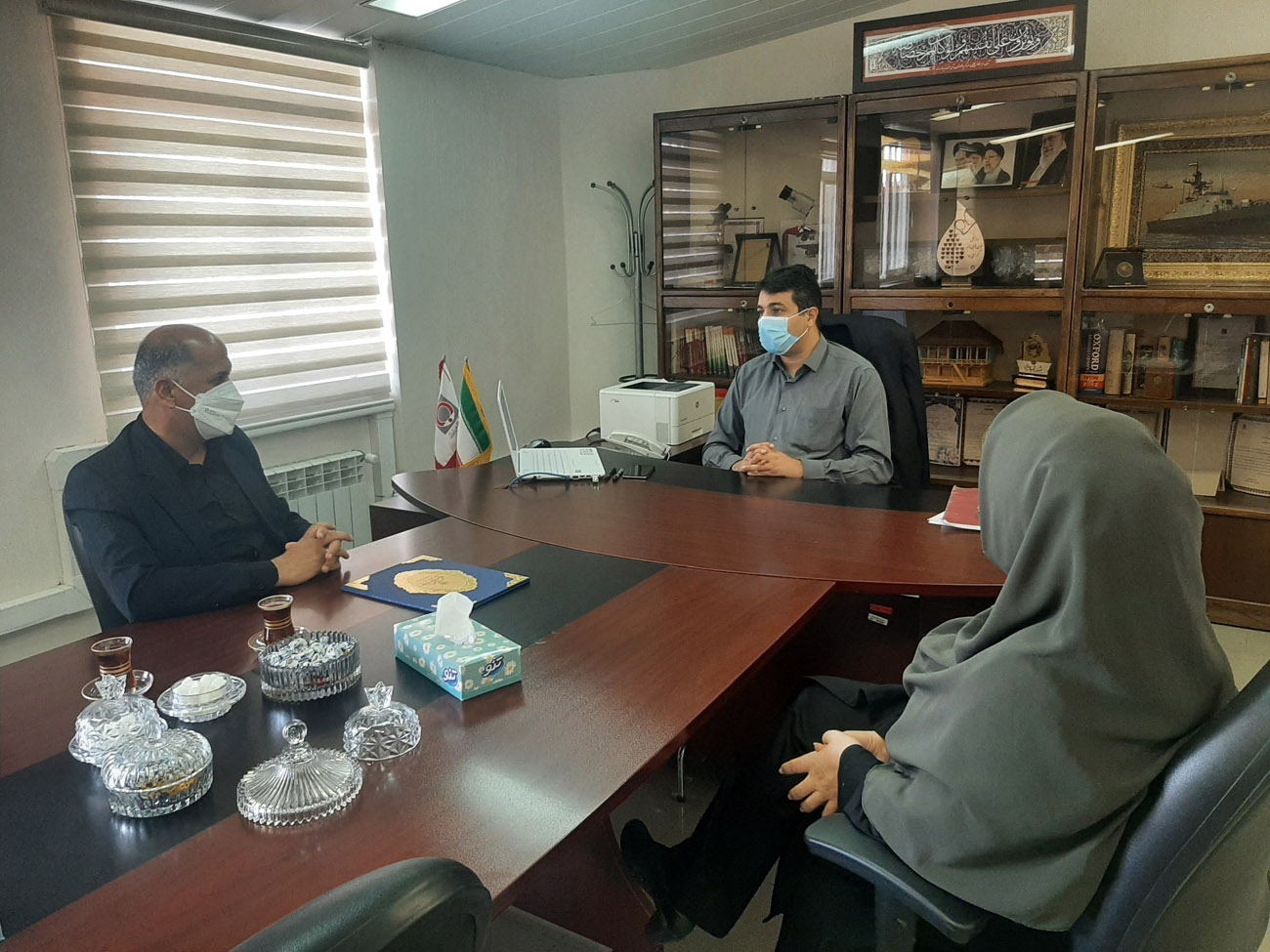 شرکت گاز گیلان به مناسبت روز اهدای خون از مدیرکل انتقال خون استان تجلیل کرد