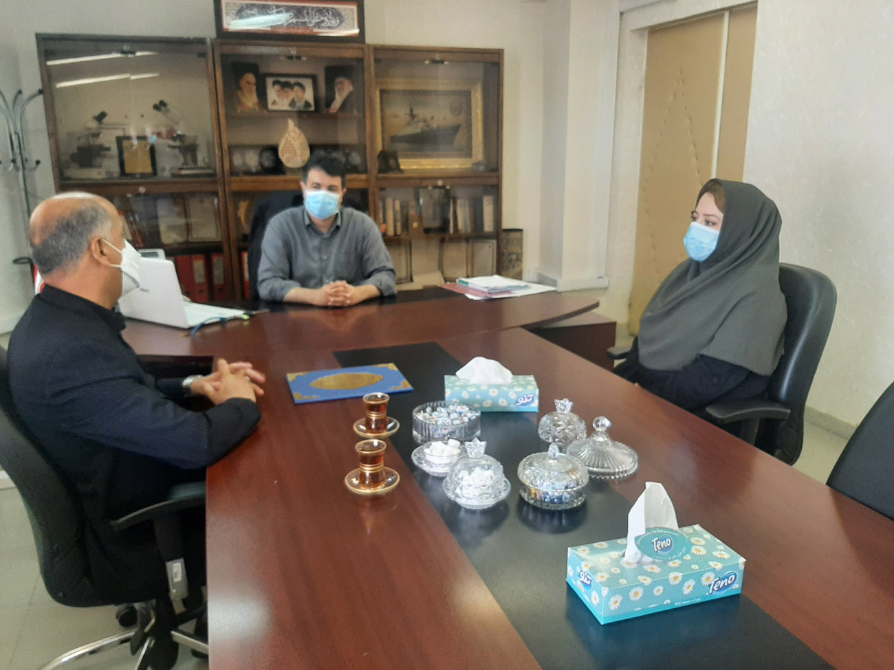 شرکت گاز گیلان به مناسبت روز اهدای خون از مدیرکل انتقال خون استان تجلیل کرد