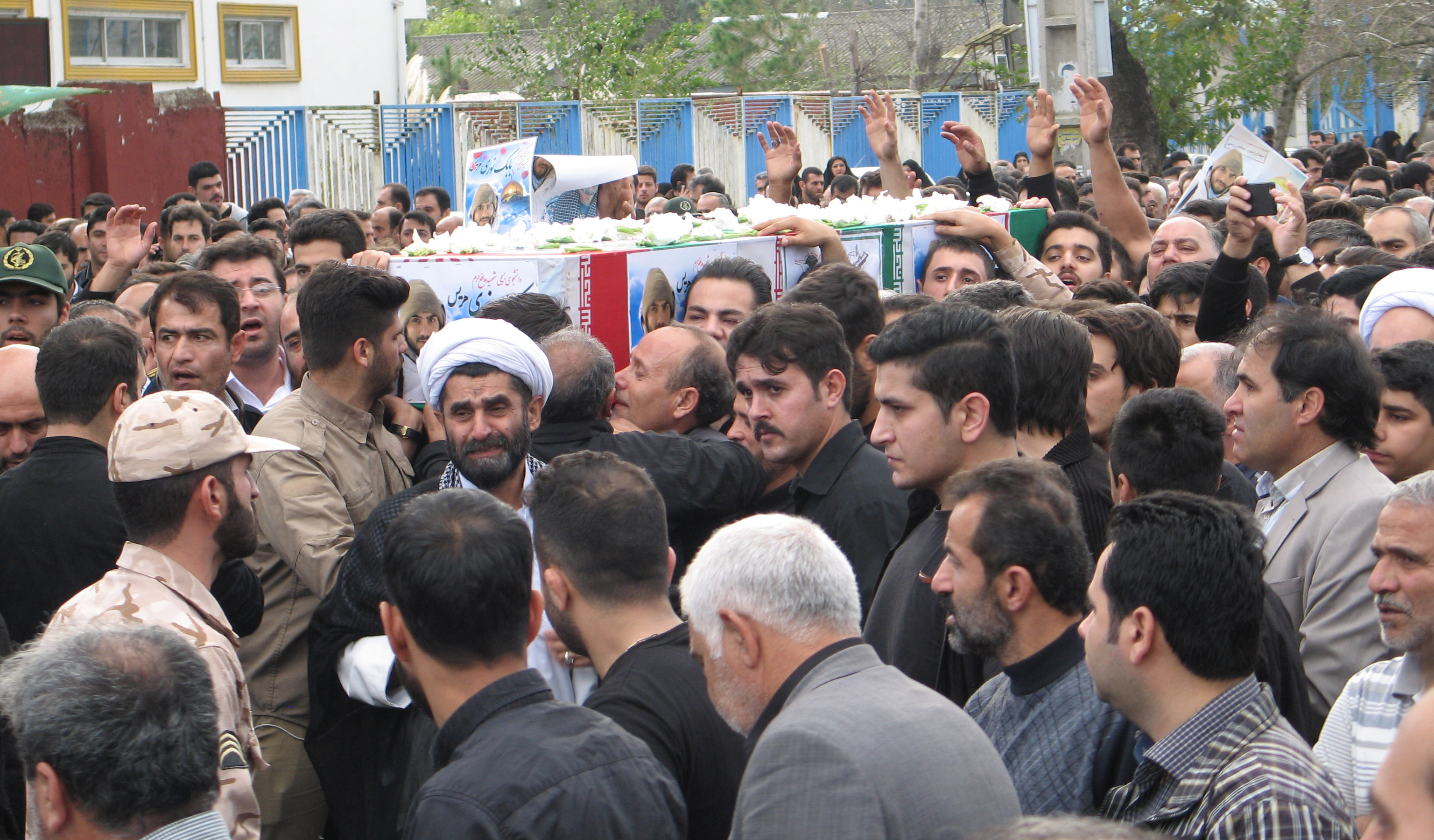 گزارش تصویری : حضور مدیرعامل و کارکنان شرکت گاز گیلان در مراسم تشییع پیکر مطهر شهیدان مدافع حرم نظری و نوری