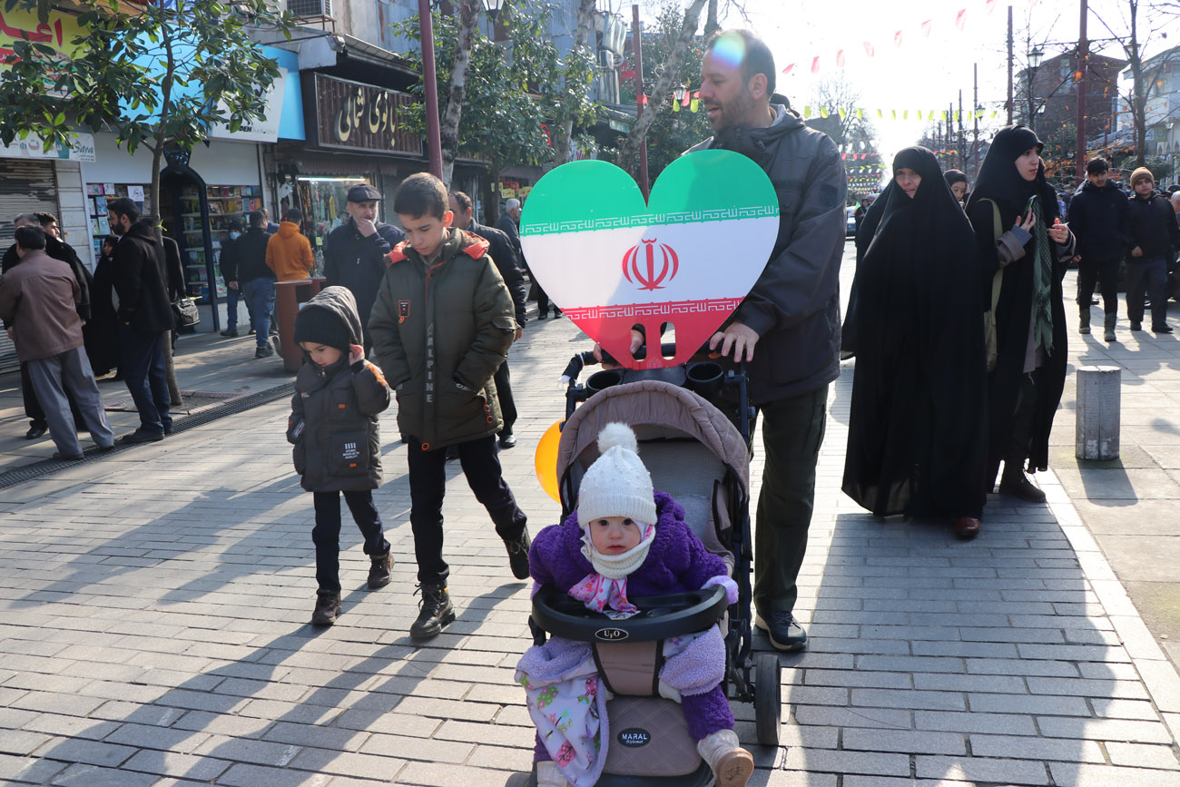 گزارش تصویری: حضور مدیرعامل و کارکنان شرکت گاز گیلان در راهپیمایی 22 بهمن