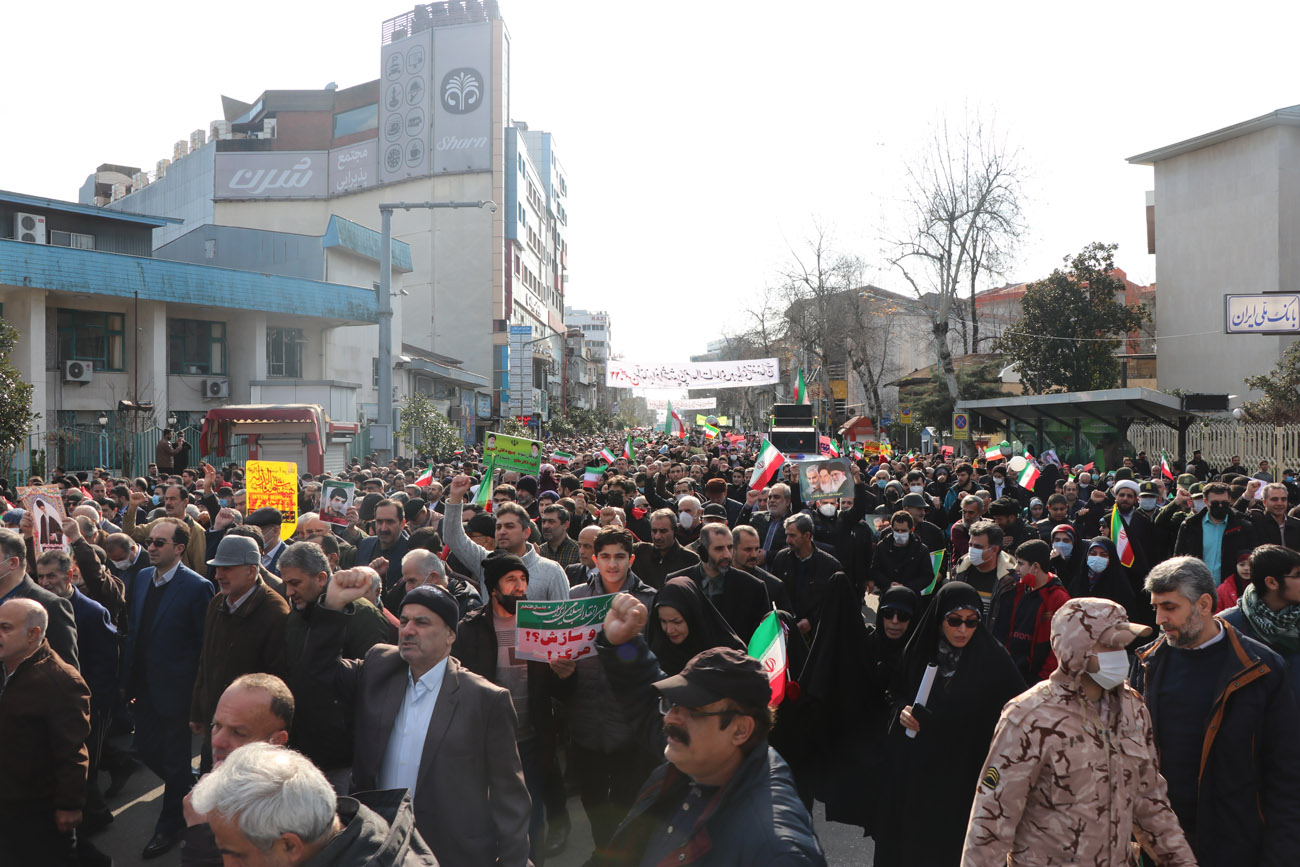 گزارش تصویری: حضور مدیرعامل و کارکنان شرکت گاز گیلان در راهپیمایی 22 بهمن
