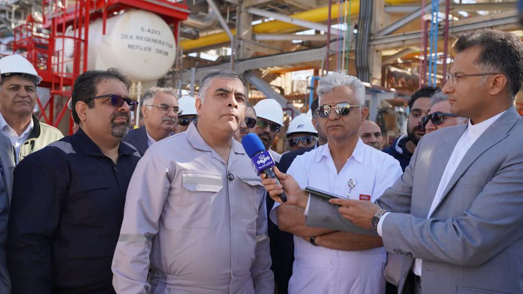 وزیر نفت در آیین بهره‌برداری از واحدهای ترمیمی درپی آسیب‌ پالایشگاه: فجرجم؛ نماد تاب‌آوری صنعت نفت در روزهای سخت
