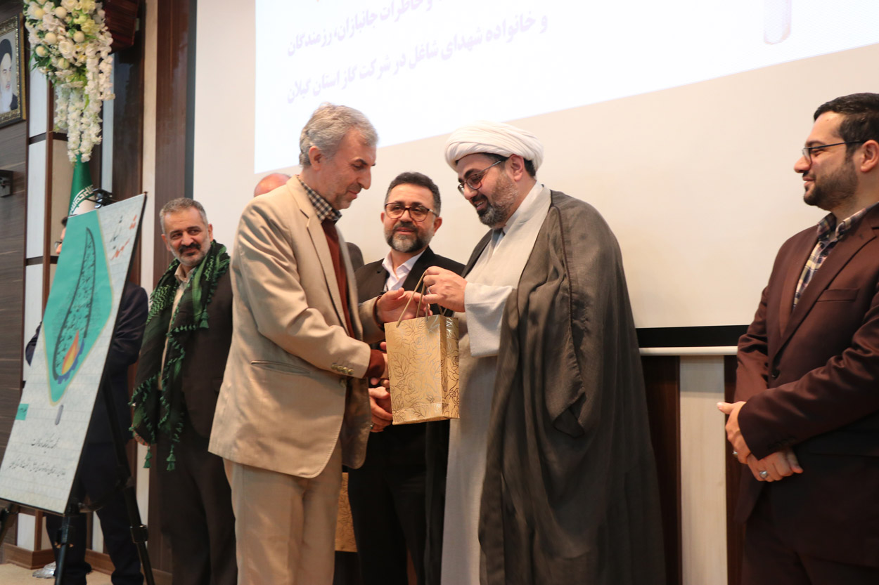 جلد دوم کتاب خاطرات ایثارگران شرکت گاز استان گیلان رونمایی شد