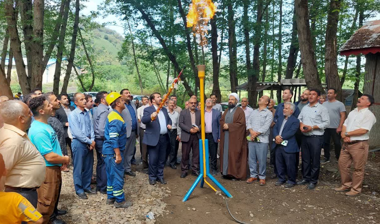 فروغ شعله های گاز در روستای کوهستانی تاشکلا شهرستان لنگرود