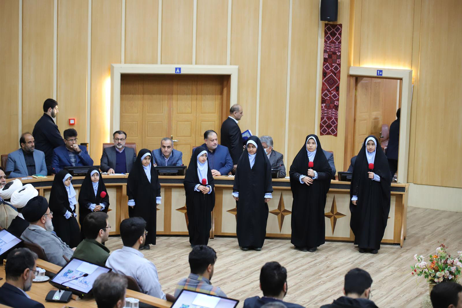از شرکت گاز گیلان به عنوان دستگاه برتر در امر ترویج و توسعه فرهنگ نماز تقدیر شد
