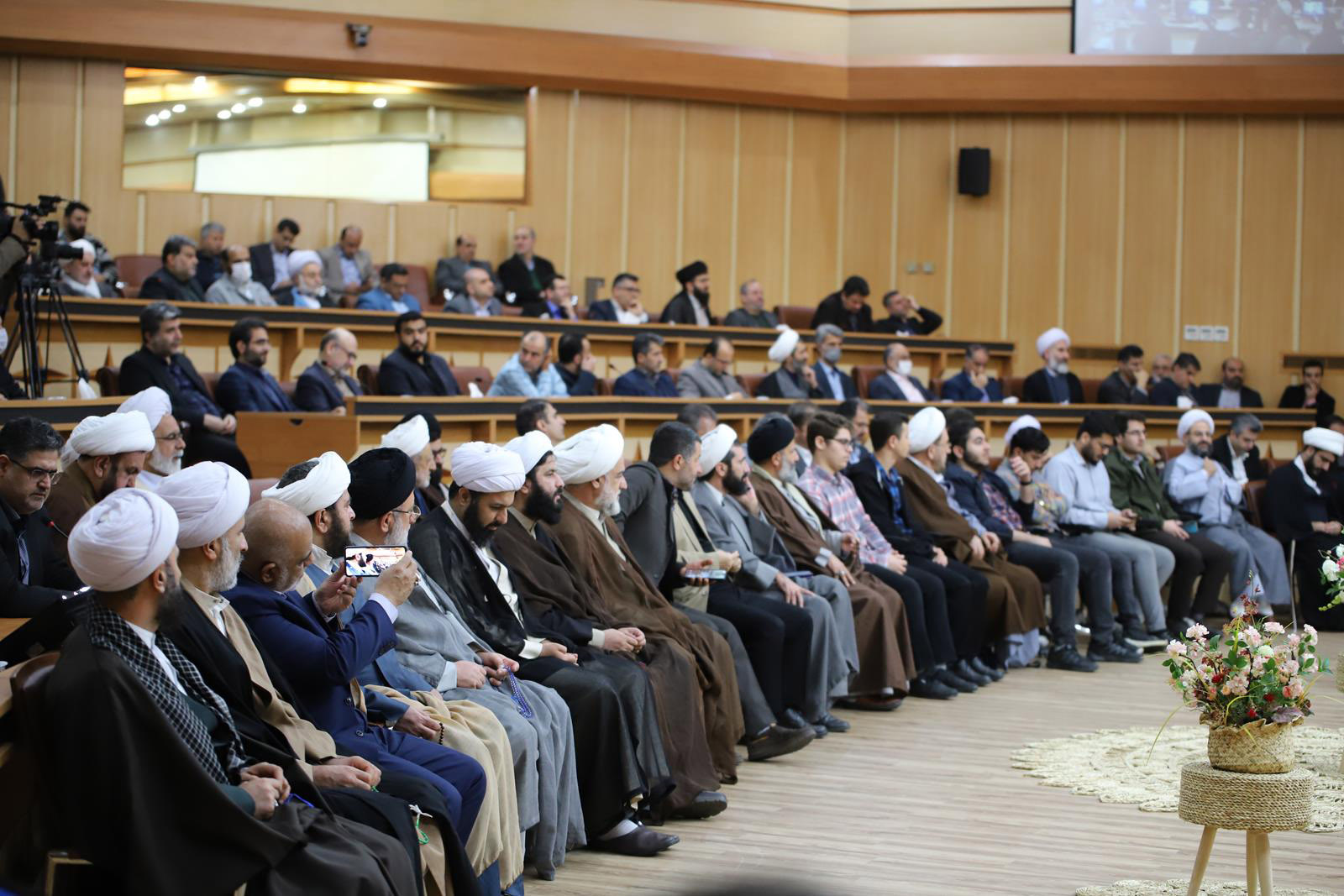 از شرکت گاز گیلان به عنوان دستگاه برتر در امر ترویج و توسعه فرهنگ نماز تقدیر شد