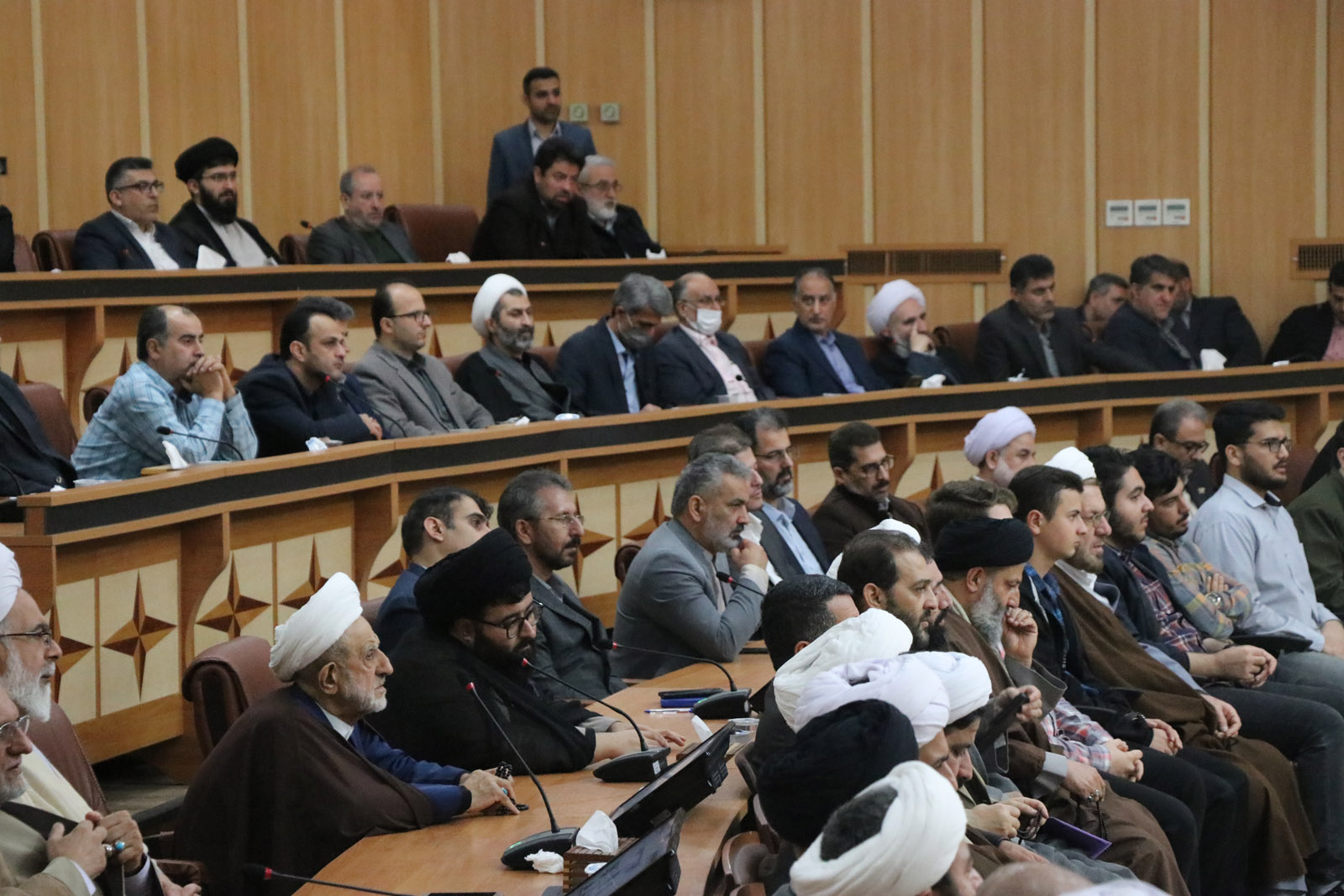 از شرکت گاز گیلان به عنوان دستگاه برتر در امر ترویج و توسعه فرهنگ نماز تقدیر شد