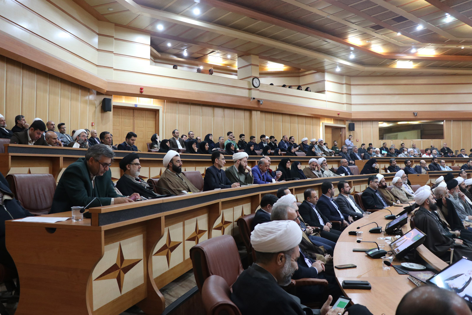 از شرکت گاز گیلان به عنوان دستگاه برتر در امر ترویج و توسعه فرهنگ نماز تقدیر شد