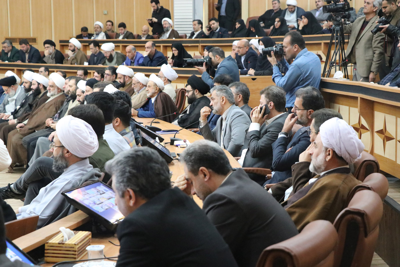 از شرکت گاز گیلان به عنوان دستگاه برتر در امر ترویج و توسعه فرهنگ نماز تقدیر شد