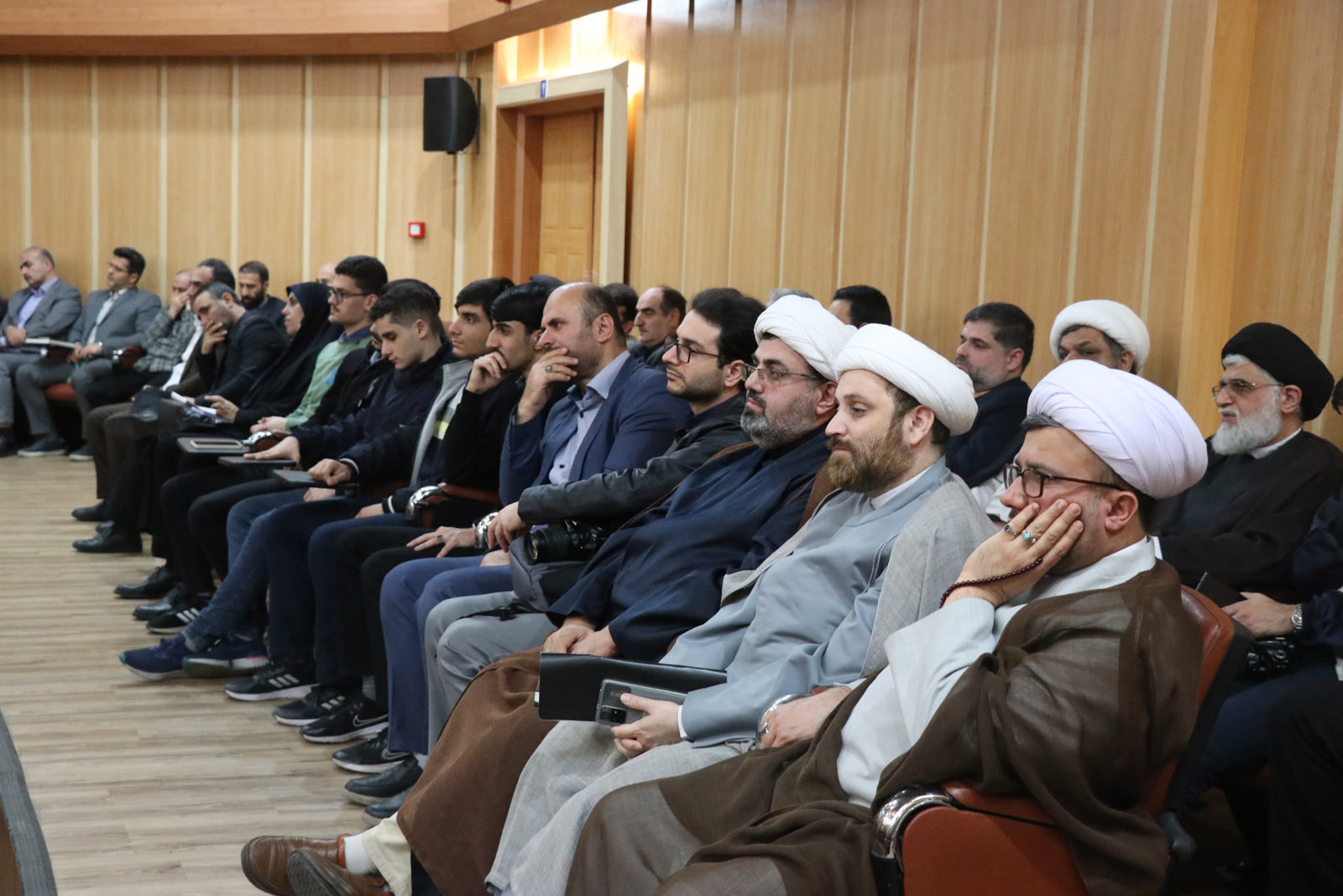 از شرکت گاز گیلان به عنوان دستگاه برتر در امر ترویج و توسعه فرهنگ نماز تقدیر شد