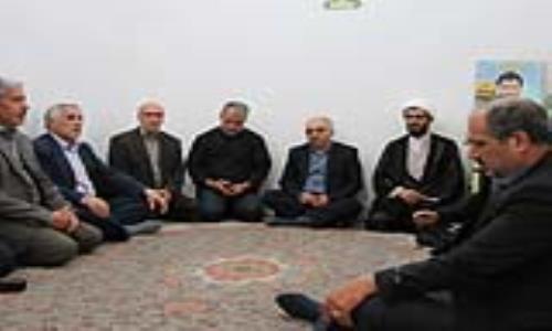 مدیرعامل شرگت گاز استان گیلان و کمیته مسابقات ایثارگران شرکت ملی گاز با خانواده شهید مدافع حرم حسین پور شلمانی دیدار کردند
