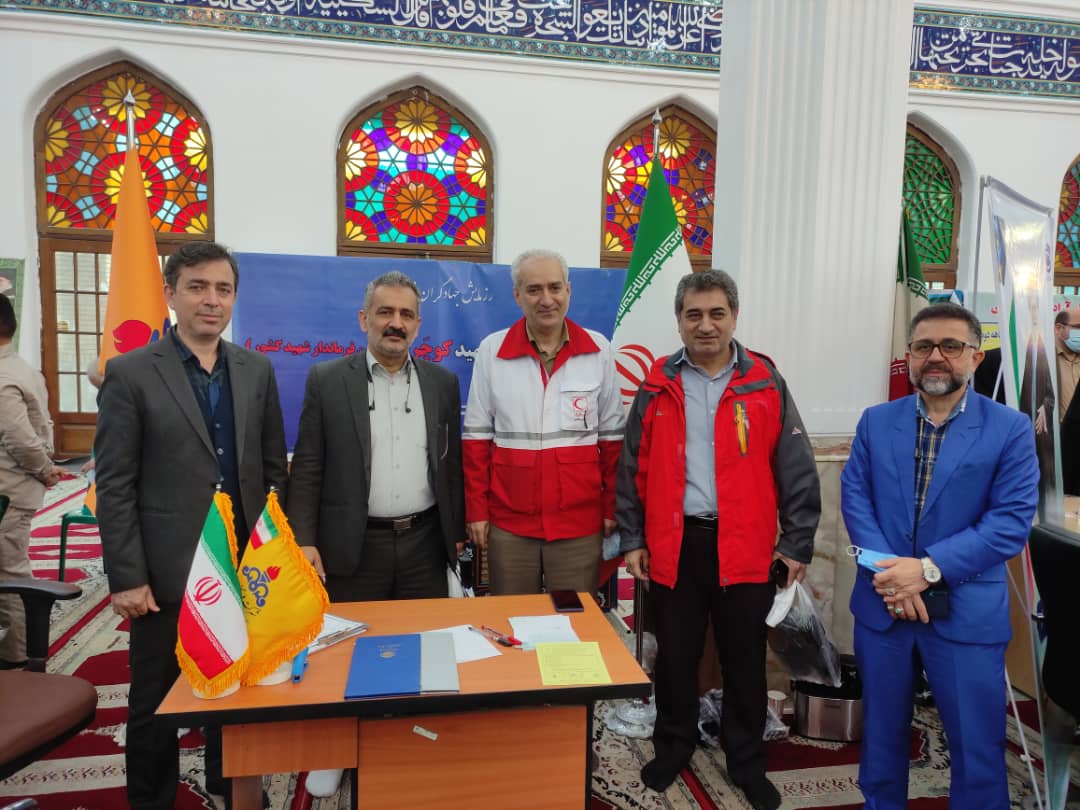  میز خدمت جهادی  شرکت گاز استان گیلان در مصلی امام خمینی (ره) رشت  برگزار شد