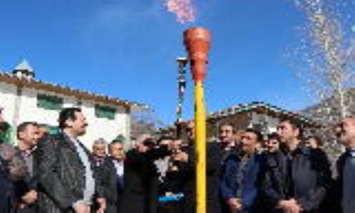 با روشن شدن مشعل گاز در روستای پلنگ دره، 27 روستای رودبار از نعمت گاز بهره مند شدند