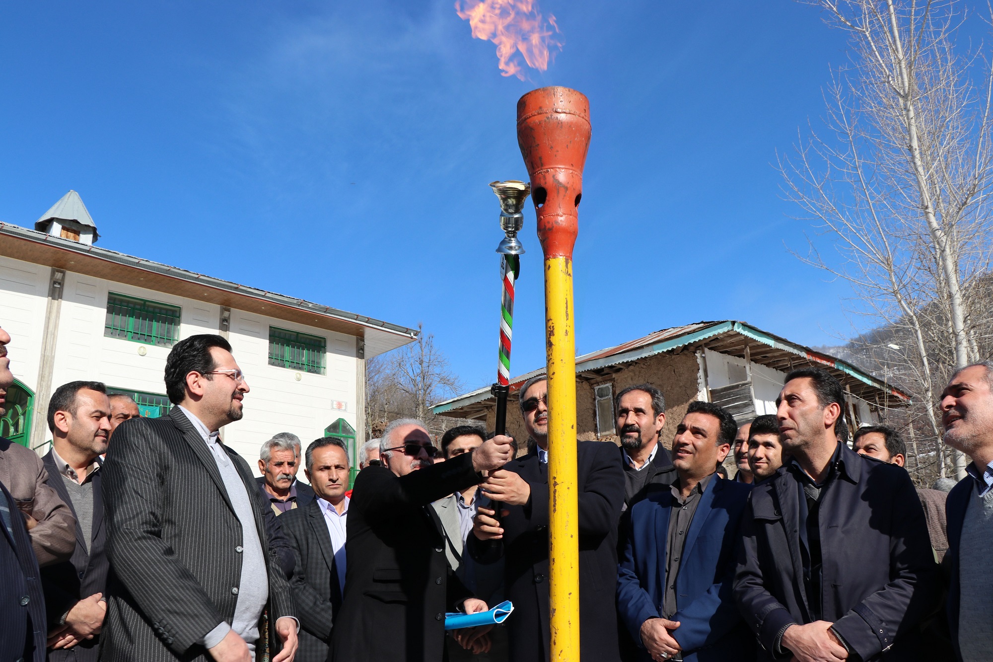 با روشن شدن مشعل گاز در روستای پلنگ دره، 27 روستای رودبار از نعمت گاز بهره مند شدند