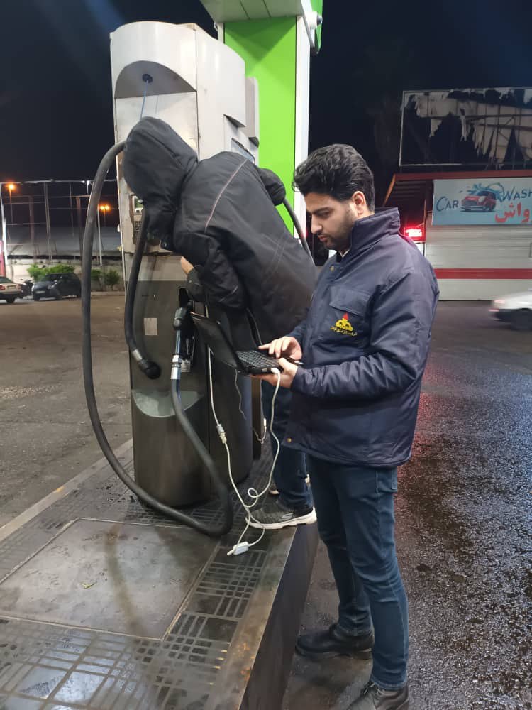 تلاش کارکنان واحد فناوری اطلاعات و ارتباطات گاز گیلان برای راه اندازی مجدد جایگاه های سوخت