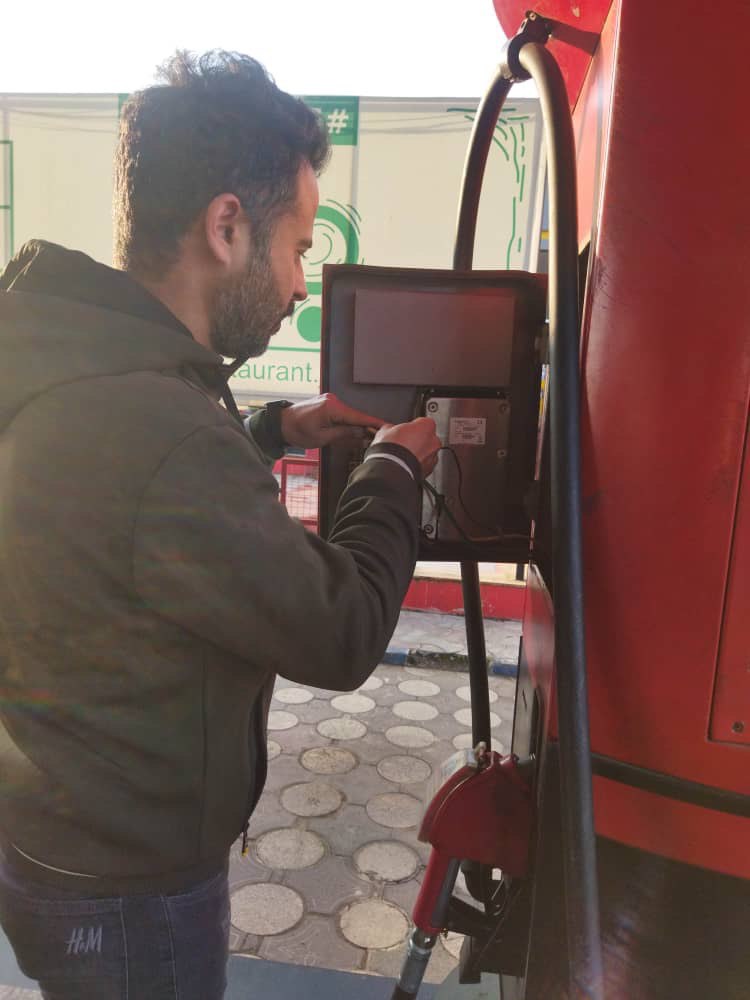 تلاش کارکنان واحد فناوری اطلاعات و ارتباطات گاز گیلان برای راه اندازی مجدد جایگاه های سوخت