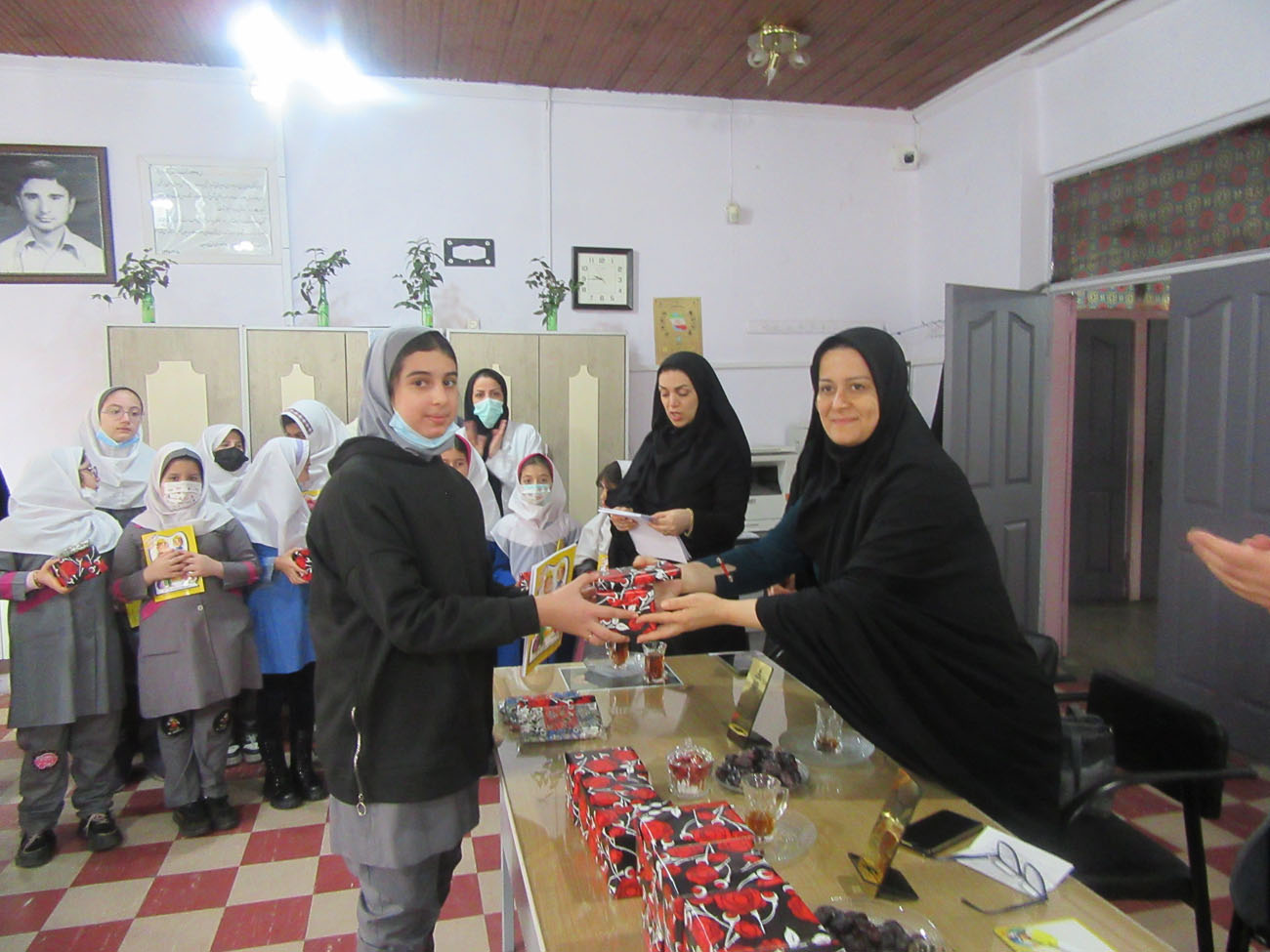 از دانش آموزان برگزیده جشنواره نقاشی و انشانویسی مصرف بهینه و ایمن گاز طبیعی تجلیل شد