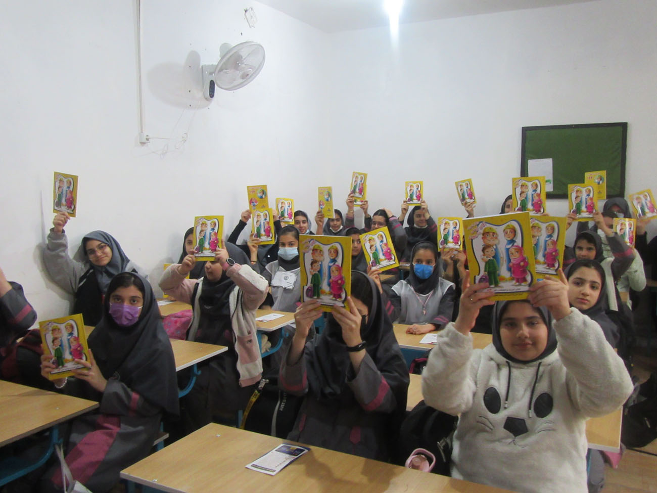 از دانش آموزان برگزیده جشنواره نقاشی و انشانویسی مصرف بهینه و ایمن گاز طبیعی تجلیل شد