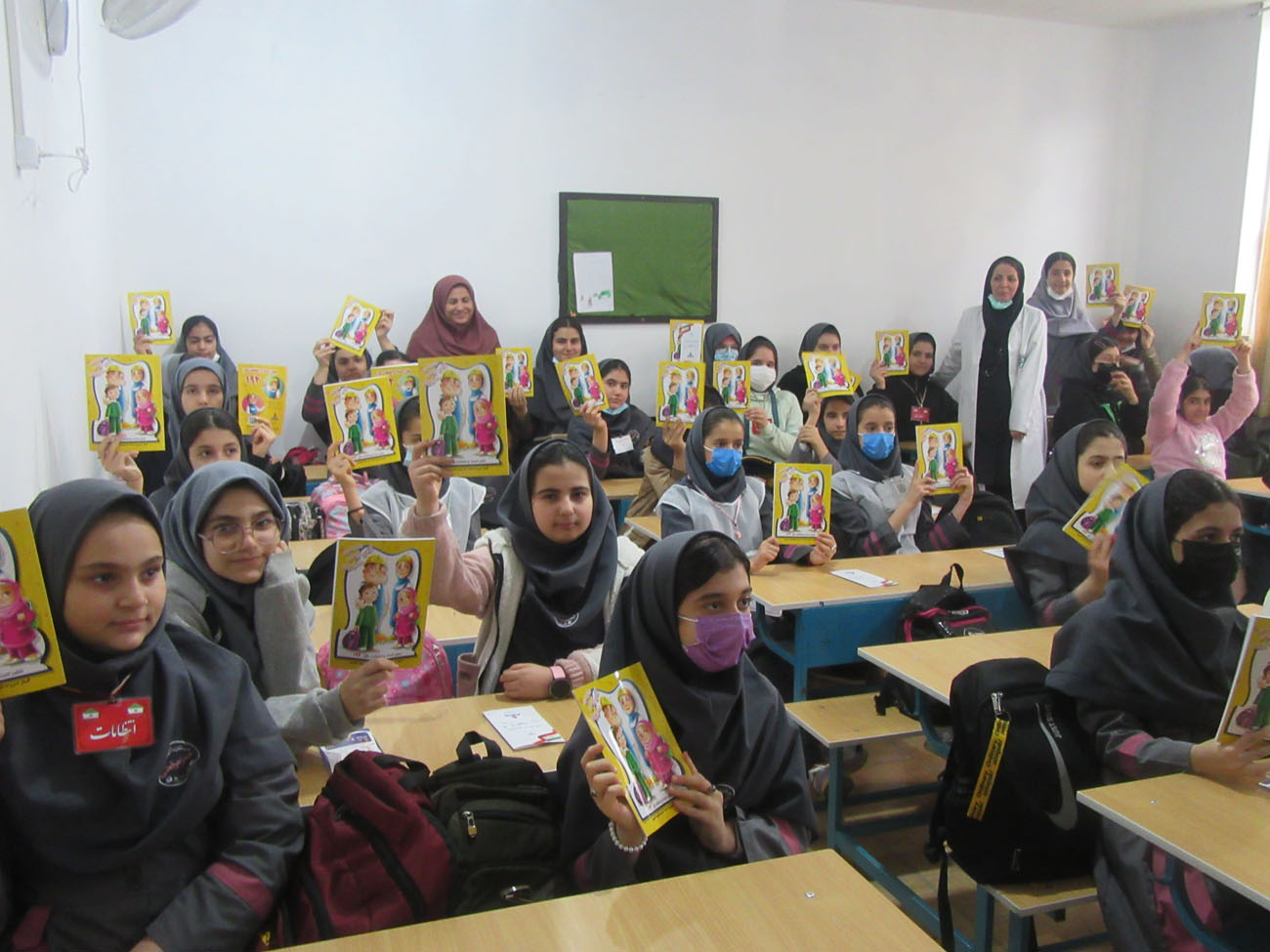 از دانش آموزان برگزیده جشنواره نقاشی و انشانویسی مصرف بهینه و ایمن گاز طبیعی تجلیل شد