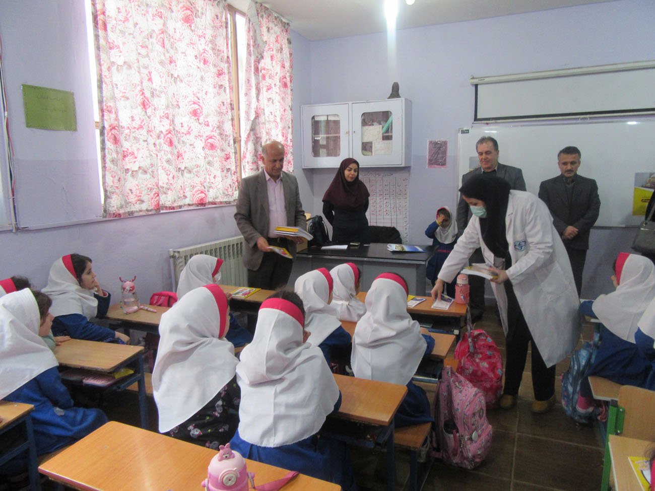 از دانش آموزان برگزیده جشنواره نقاشی و انشانویسی مصرف بهینه و ایمن گاز طبیعی تجلیل شد