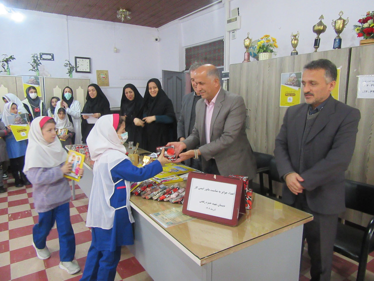 از دانش آموزان برگزیده جشنواره نقاشی و انشانویسی مصرف بهینه و ایمن گاز طبیعی تجلیل شد