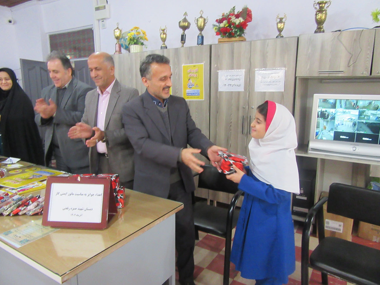 از دانش آموزان برگزیده جشنواره نقاشی و انشانویسی مصرف بهینه و ایمن گاز طبیعی تجلیل شد