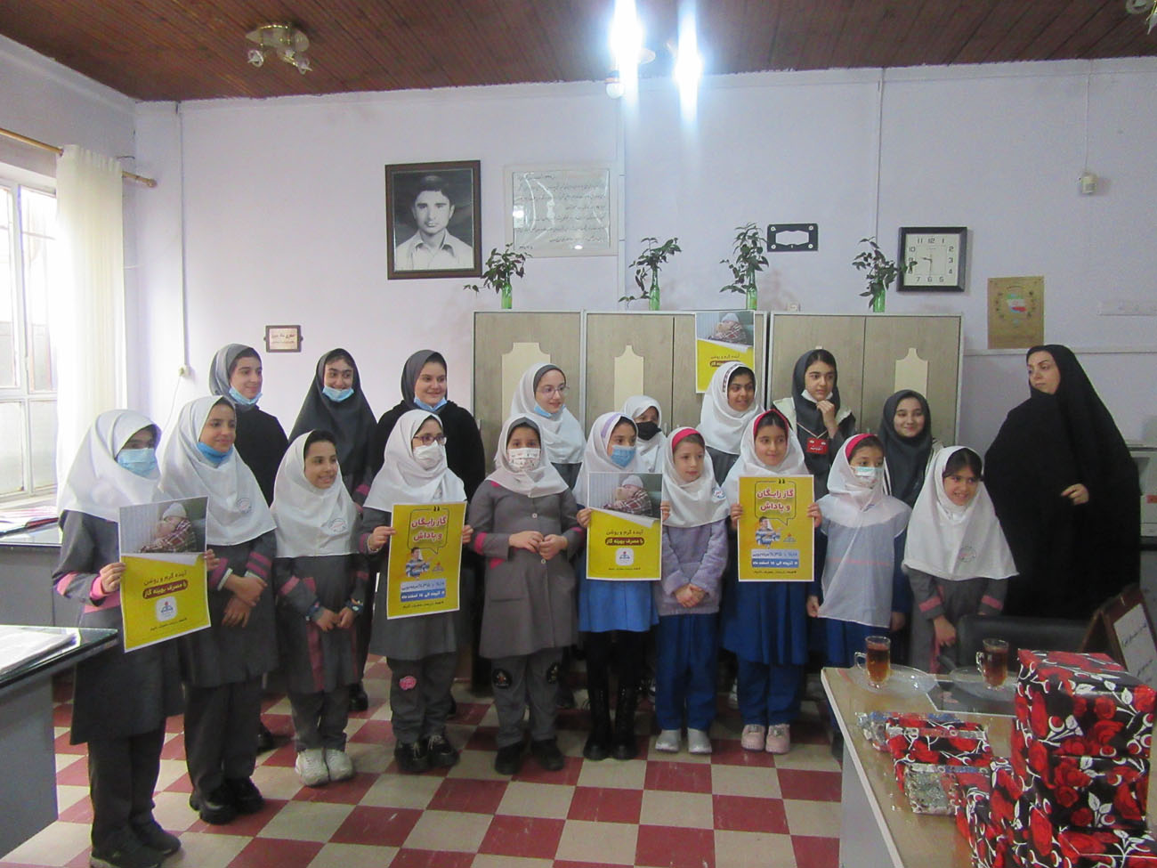 از دانش آموزان برگزیده جشنواره نقاشی و انشانویسی مصرف بهینه و ایمن گاز طبیعی تجلیل شد