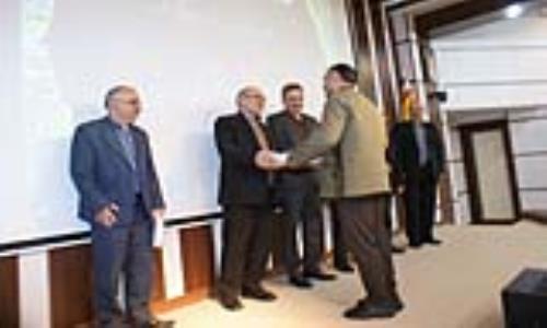 شرکت گاز گیلان از دکتر باقری تجلیل کرد